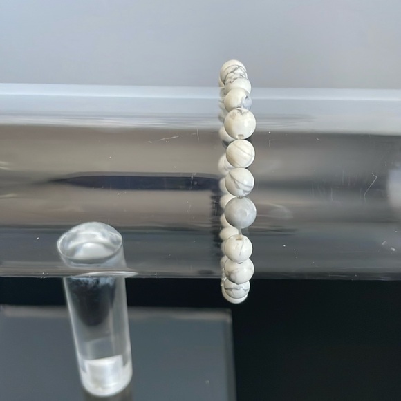 Hand made grey and white marble stretch bracelet - Picture 1 of 4